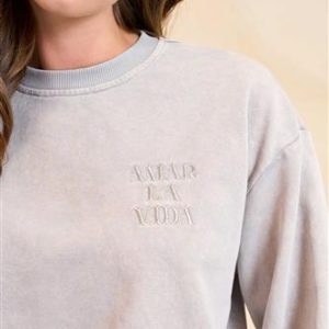 Sweater Brinley is een grijze sweater met ronde hals